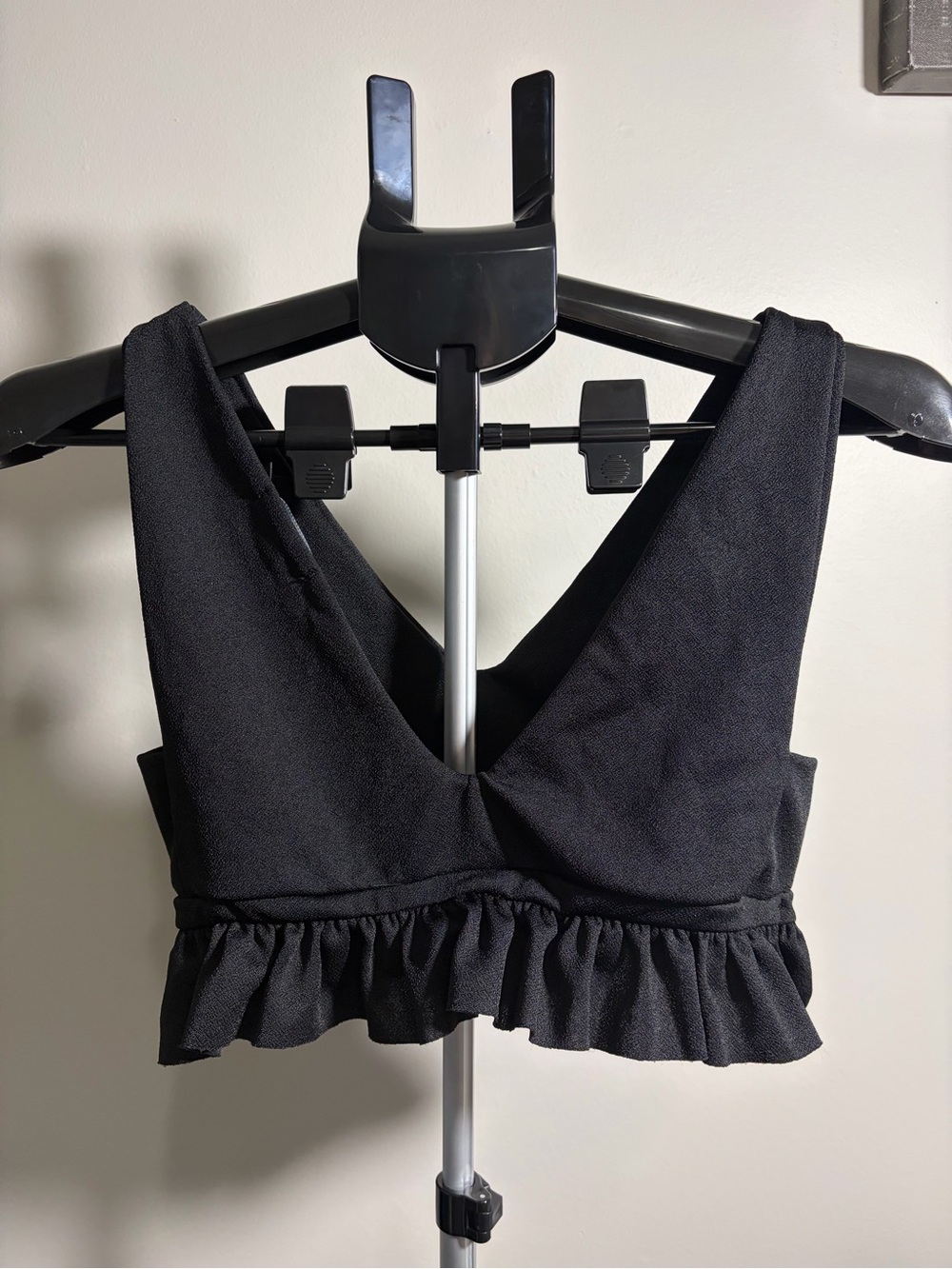 PrettyLittleThing Black Ruffle Hem Plunge Crop Top Size 4